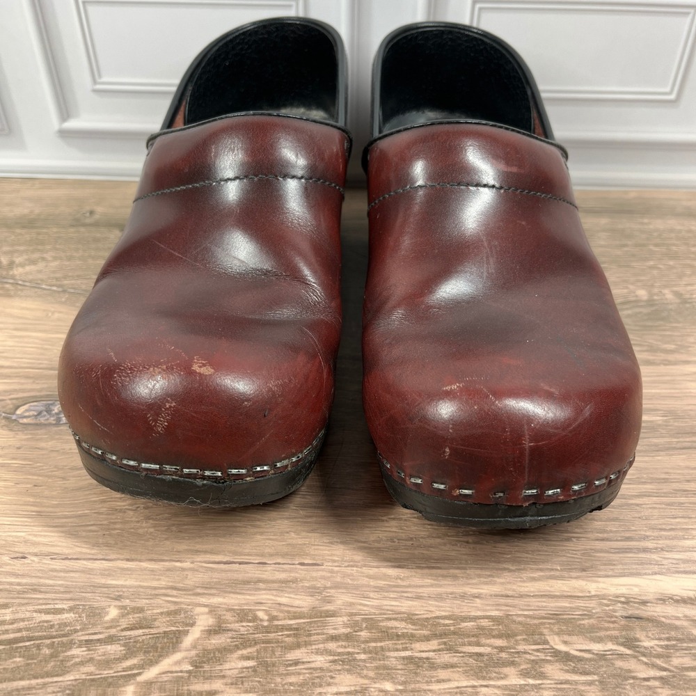 Dansko Professional Clogs Women Burgundy Leather Slip On Nursing Work‎ Shoes 41